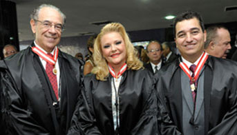 Conselheiro Sebastião Helvecio Ramos de Castro (Vice-Presidente), Conselheira Adriene Barbosa de Faria Andrade (Presidente) e Conselheiro Cláudio Terrão (Corregedor)