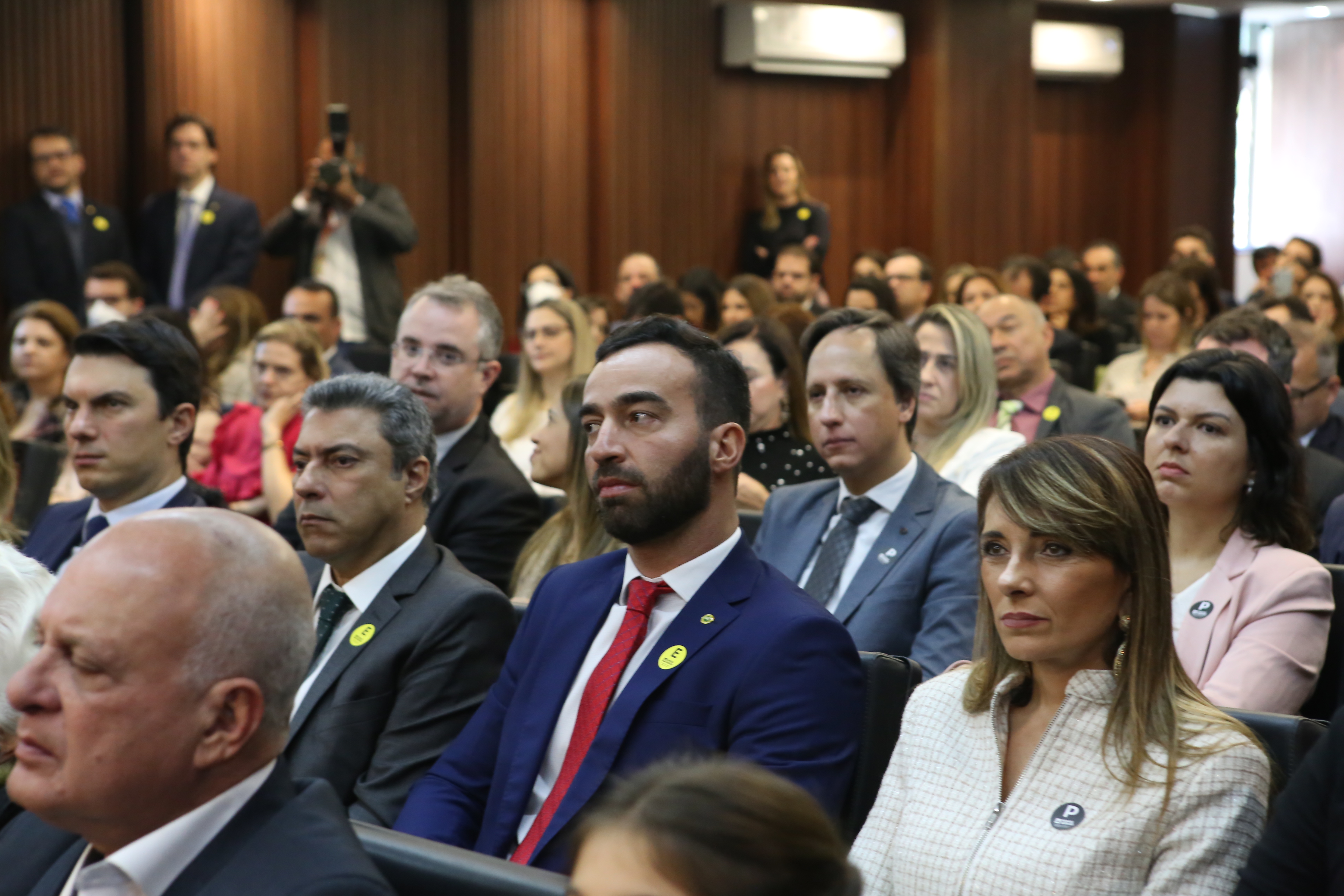 Procuradora-geral do MPC Elke Andrade, à direita da foto. (Thiago Rios Gomes)