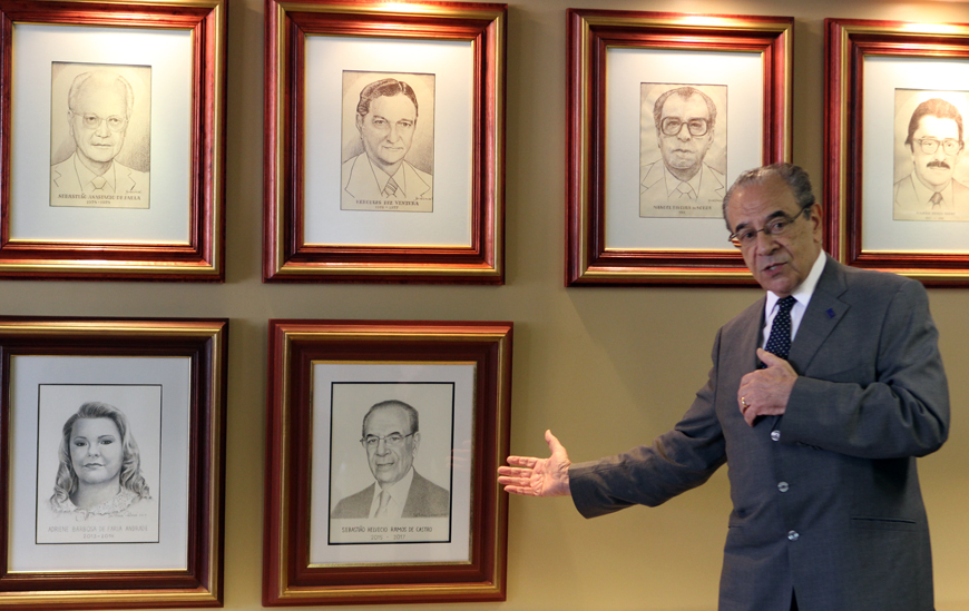 O conselheiro Sebastião Helvecio integra a galeria de ex-presidentes do TCEMG (Foto: Su Bernardes)