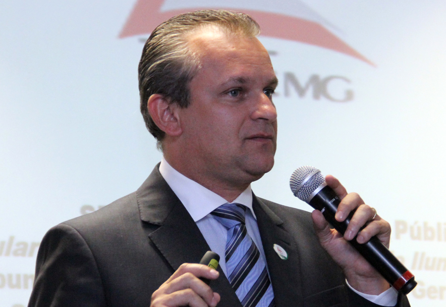 O professor Alfredo Gioielli encerrou o primeiro dia do seminário (Foto: Thiago Rios Gomes)