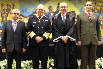 Desembargador-Presidente do TJMG, Herbert Carneiro; Comandante da Marinha, Almirante de Esquadra Eduardo Ferreira; Presidente Sebastião Helvecio; e Contra Almirante Nilton Salgado