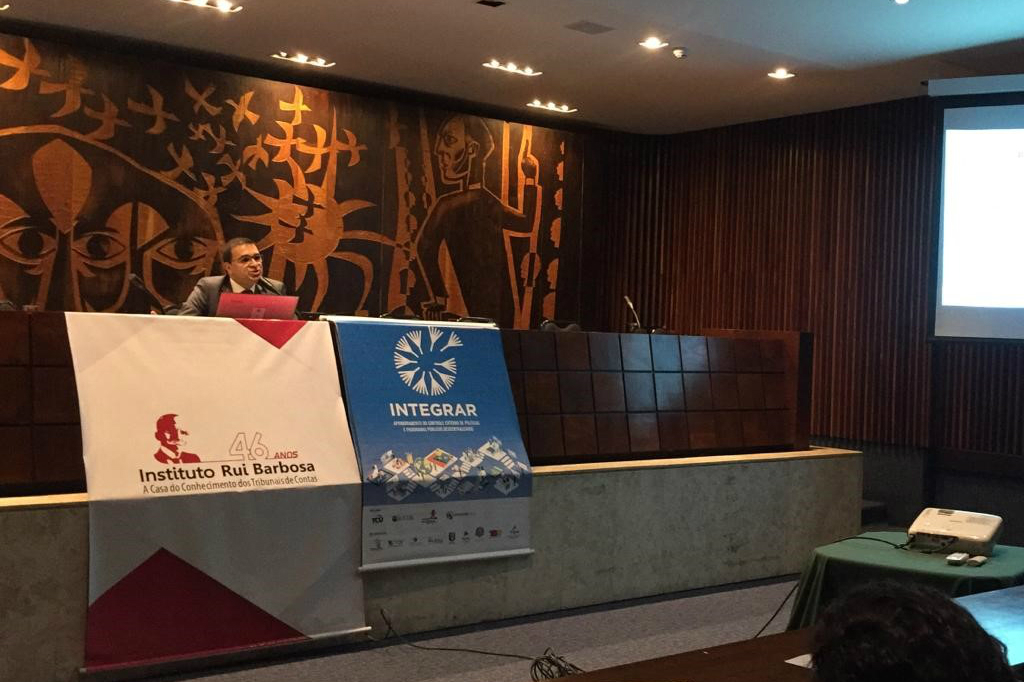 O coordenador de Auditoria Operacional, Ryan Brwnner Lima, em palestra no evento