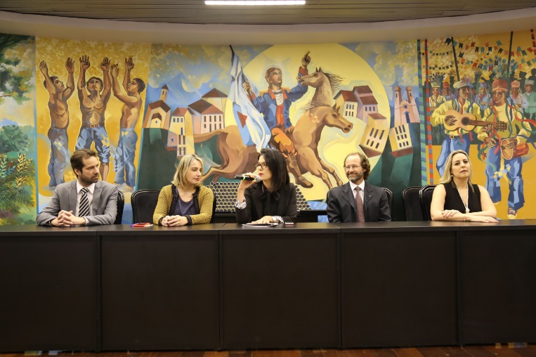 Servidores do TCE compõem mesa de honra