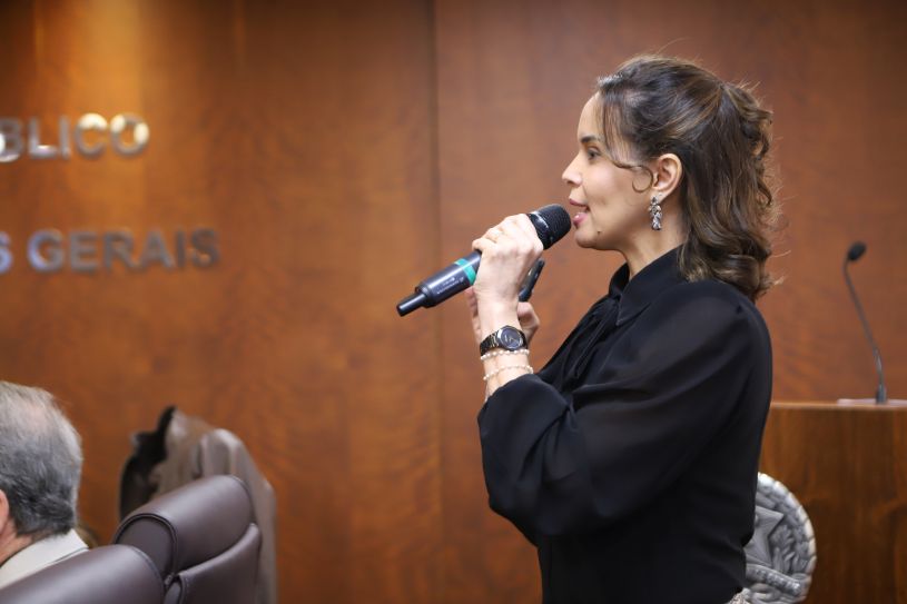 Coordenadora do CAODCA/MPMG, Graciele Almeida, celebrou o sucesso do MAPI, iniciado em 2025 - Foto: Vin&iacute;cius Dias/TCEMG
