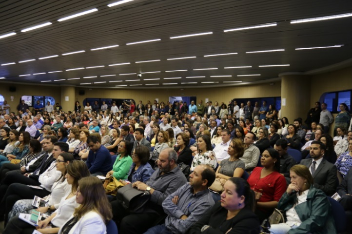 Auditório Vivaldi Moreira cheio no lançamento do aplicativo