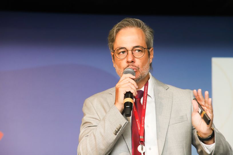 Dados de seguran&ccedil;a jur&iacute;dica em cons&oacute;rcios foram trazidos pelo auditor L&eacute;o Grandinetti  - Foto: Veronica Manevy/TCEMG
