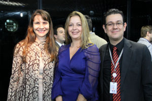 A Assessora Polliane Patrocínio, A Diretora Geral , Júnia Bretas, e o Diretor Gustavo Vidigal