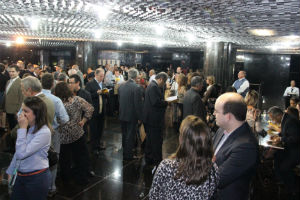 Centenas de pessoas prestigiaram o lançamento do livro